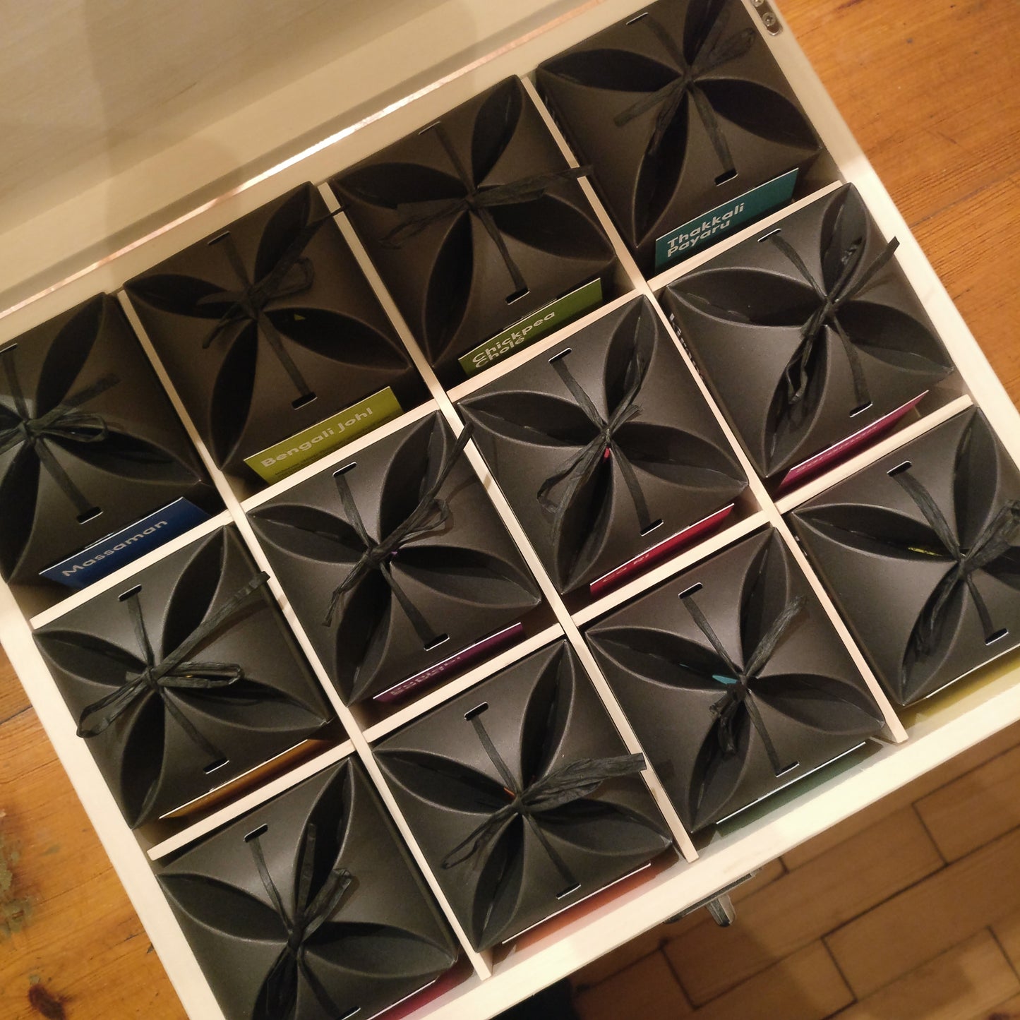 Gift Box Deluxe - 12 Authentic Dishes From Around The World